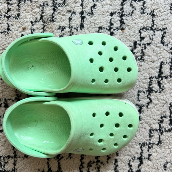 Crocs MINT SIZE J2 - Picture 1 of 8